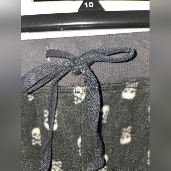 Hot Kiss Women's M Cropped Fleece Skull Joggers - Picture 3 of 11